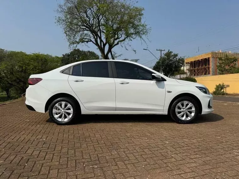 Chevrolet Onix Branco 23