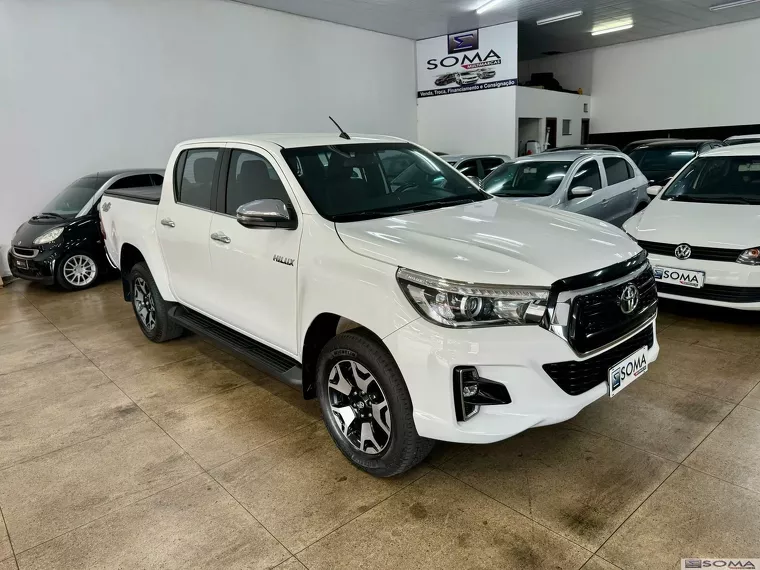 Toyota Hilux Branco 8