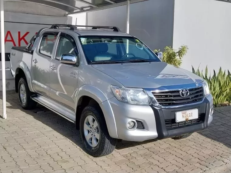 Toyota Hilux Prata 10