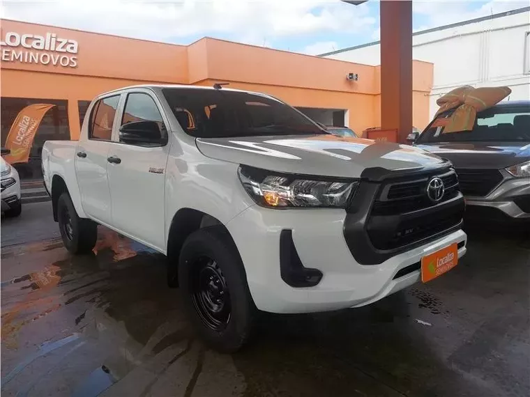 Toyota Hilux Branco 9