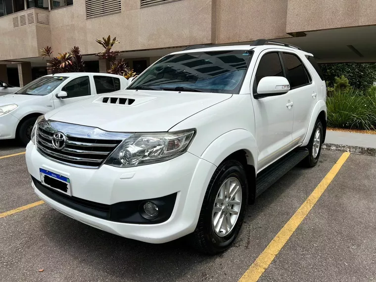 Toyota Hilux SW4 Branco 1