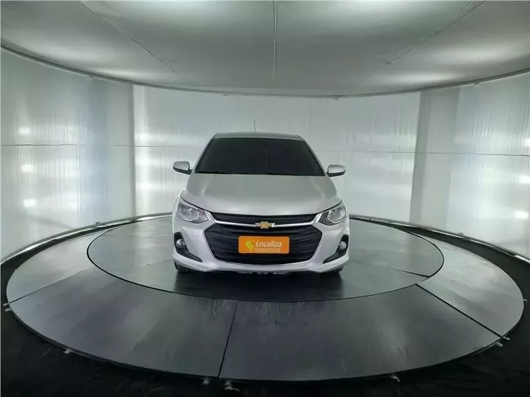 Chevrolet Onix Prata 16