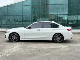 BMW 330i