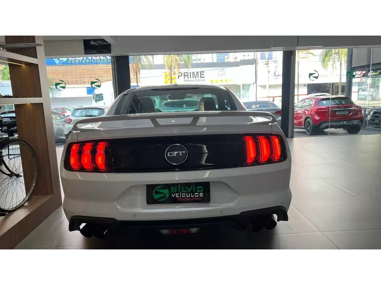 Ford Mustang Branco 9