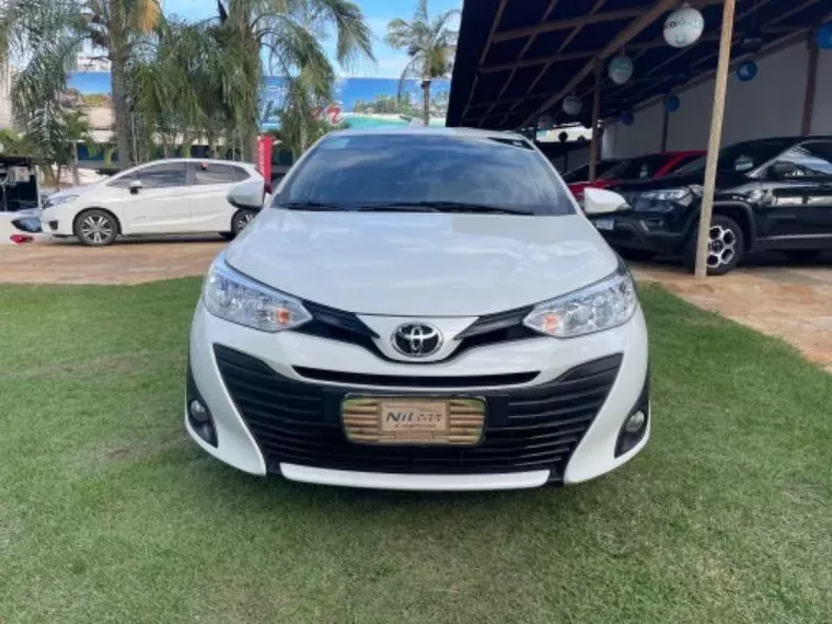 Toyota Yaris Branco 5