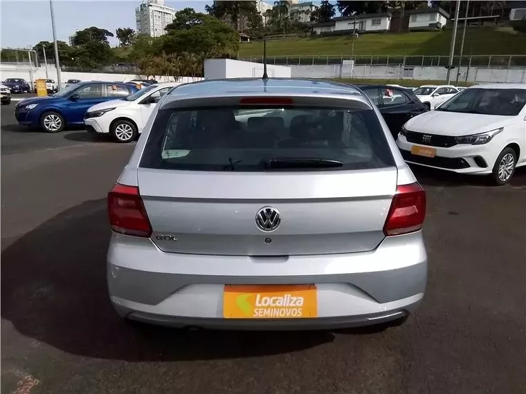 Volkswagen Gol Prata 2