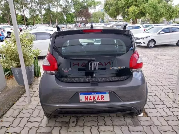 Fiat Mobi Cinza 2