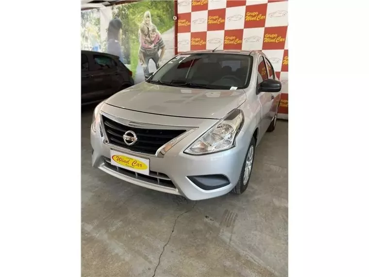 Nissan Versa Prata 5