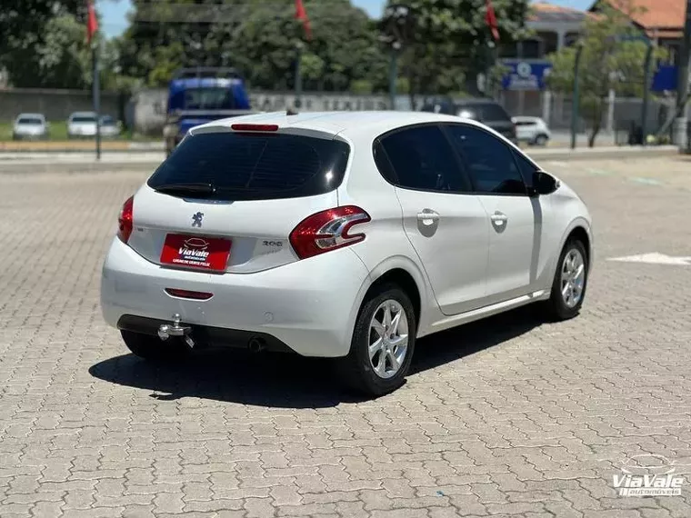 Peugeot 208 Branco 10