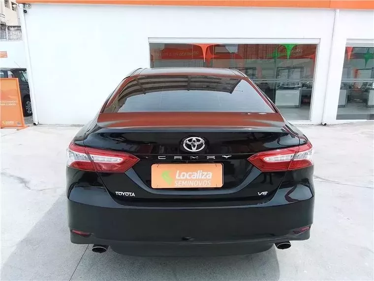 Toyota Camry Preto 3