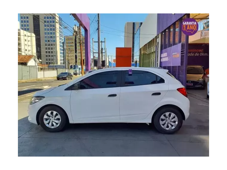 Chevrolet Onix Branco 7