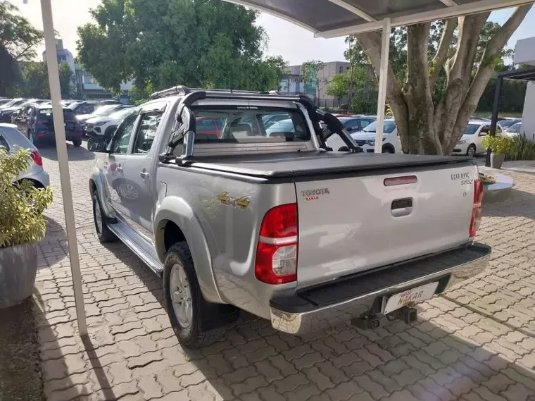 Toyota Hilux Prata 12