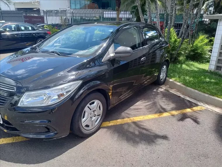 Chevrolet Onix Preto 1