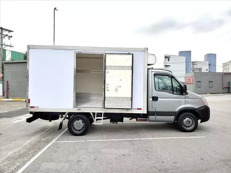 Iveco Daily Cinza 3