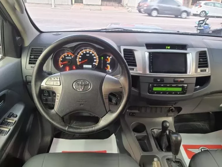 Toyota Hilux Prata 8