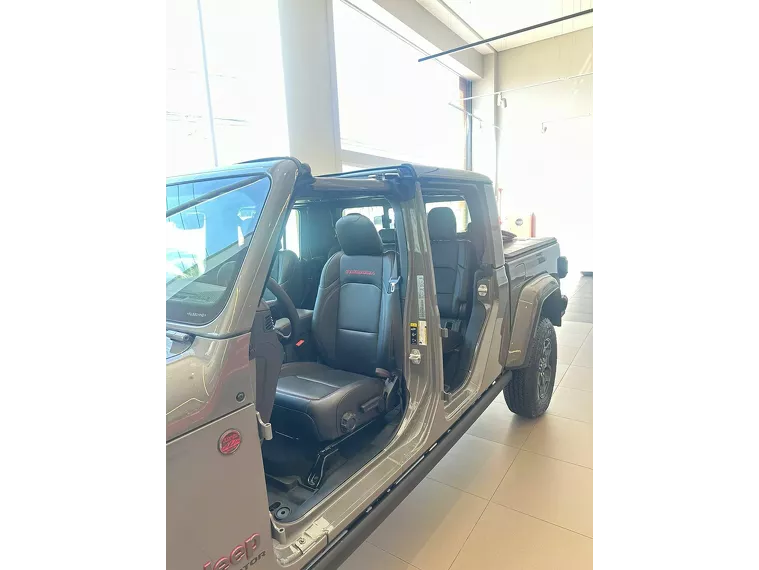 Jeep Gladiator Cinza 9