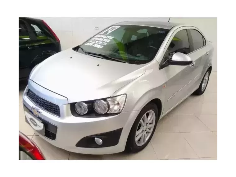 Chevrolet Sonic Prata 2