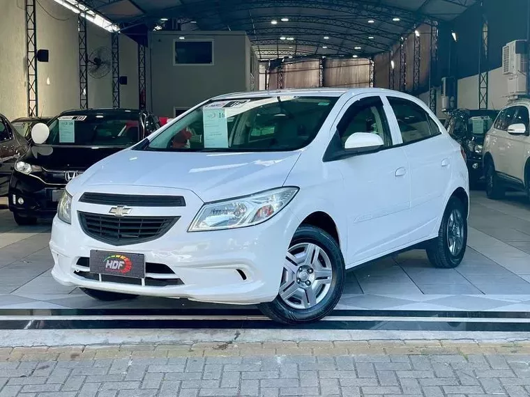 Chevrolet Onix Branco 2