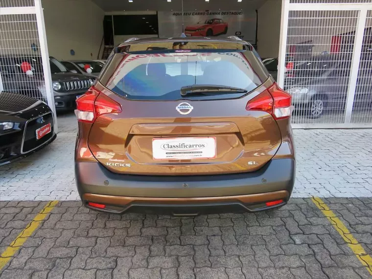 Nissan Kicks Marrom 11