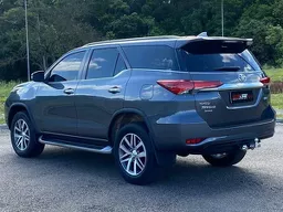 Toyota Hilux SW4