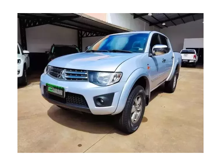 Mitsubishi L200 Triton Prata 7