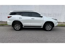 Toyota Hilux SW4