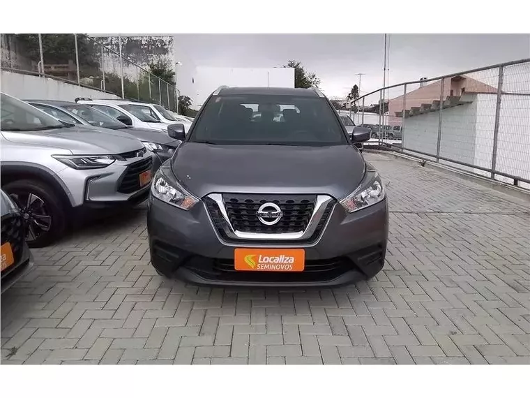 Nissan Kicks Cinza 1