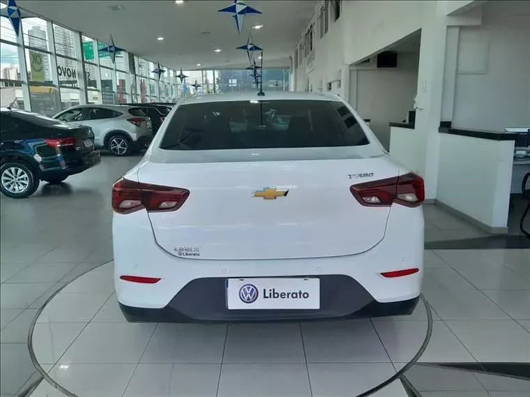 Chevrolet Onix Branco 8