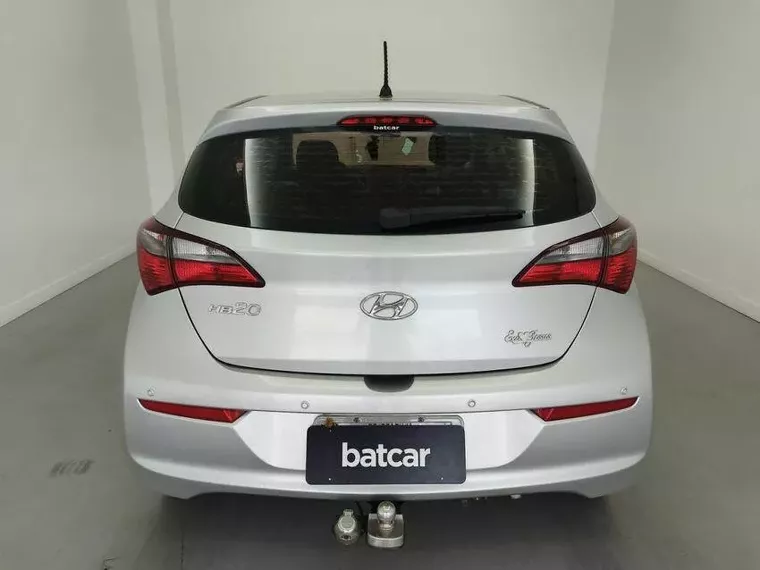 Hyundai HB20 Prata 15