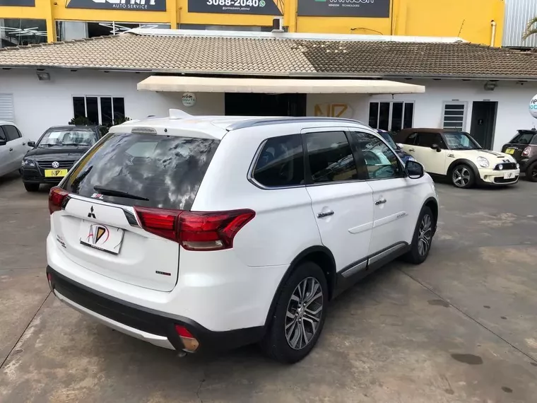 Mitsubishi Outlander Branco 3