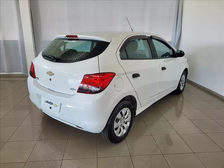 Chevrolet Onix Branco 12