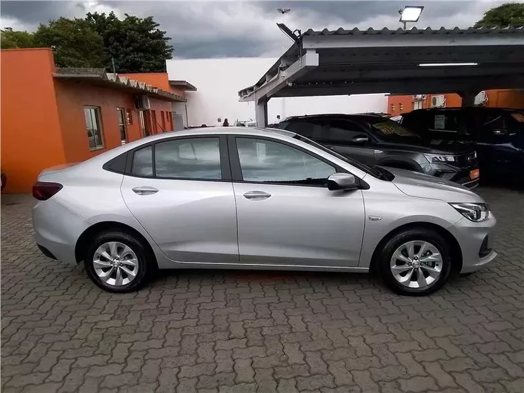 Chevrolet Onix Prata 7