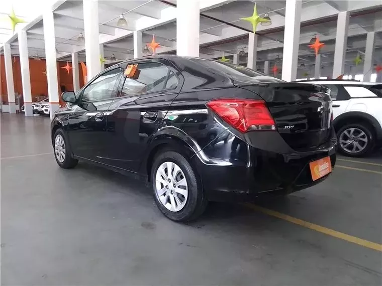 Chevrolet Onix Preto 6