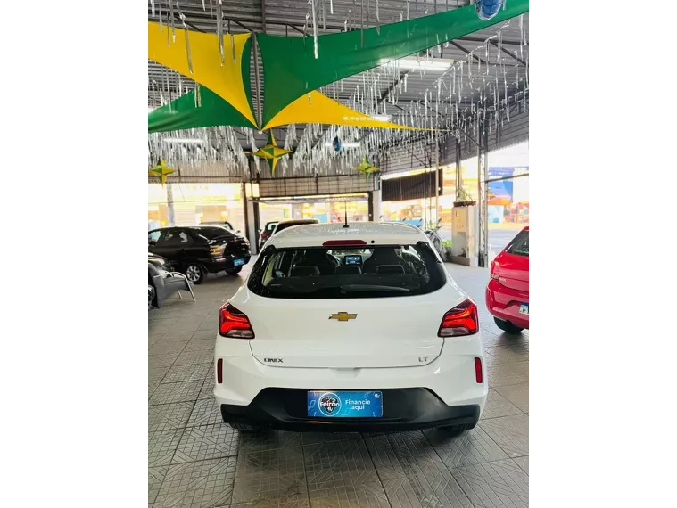 Chevrolet Onix Branco 5