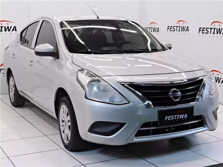 Nissan Versa Prata 9