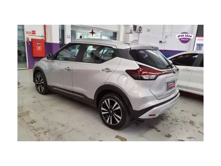 Nissan Kicks Prata 4