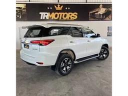 Toyota Hilux SW4