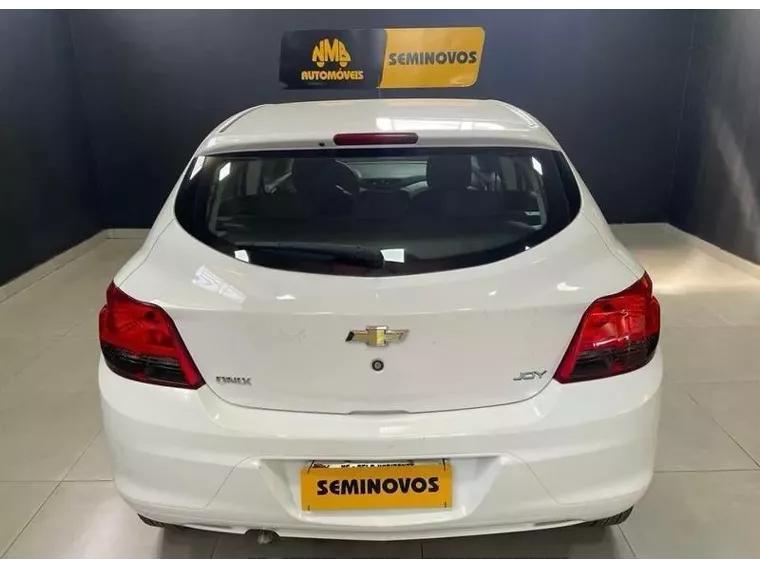 Chevrolet Onix Branco 13