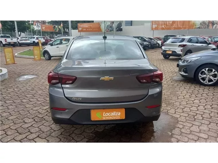 Chevrolet Onix Cinza 6