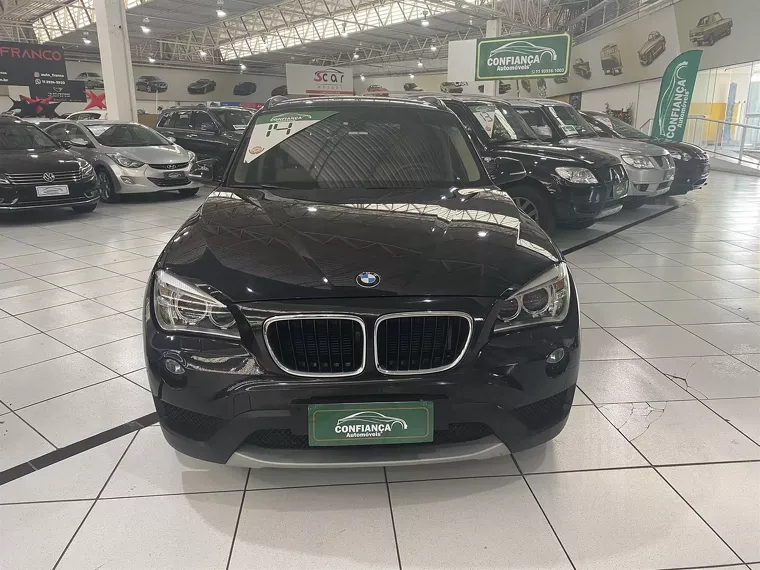 BMW X1 Preto 11