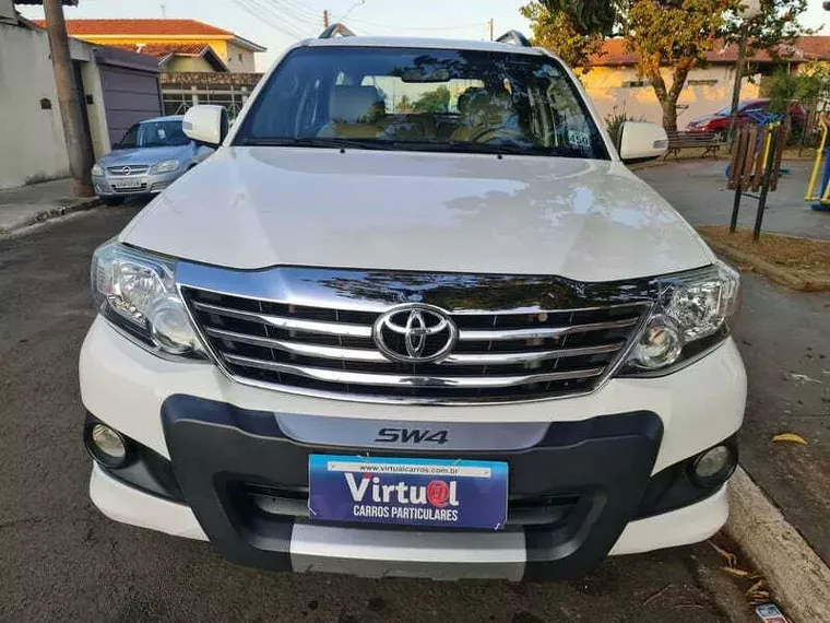 Toyota Hilux SW4 Branco 12