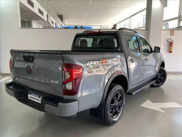 Nissan Frontier Cinza 1