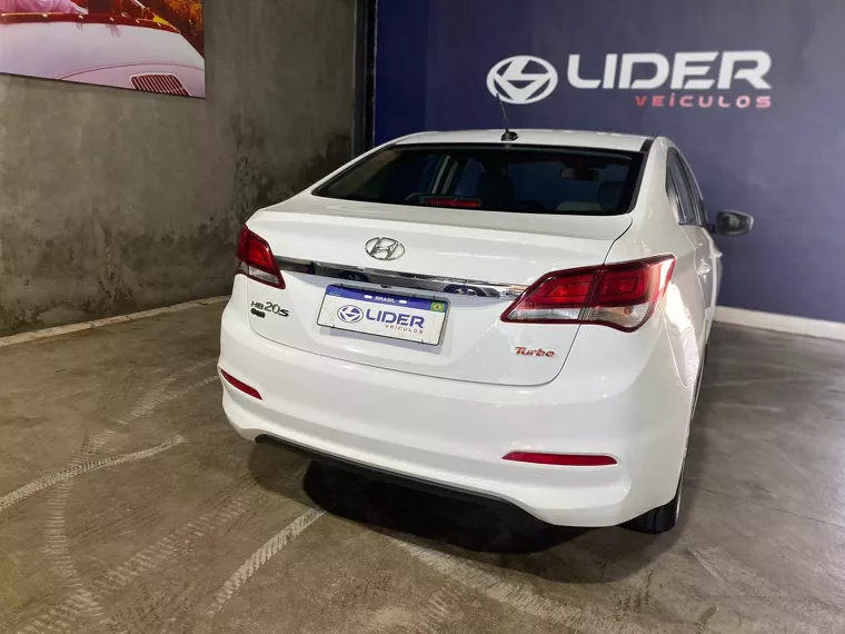 Hyundai HB20S Branco 10