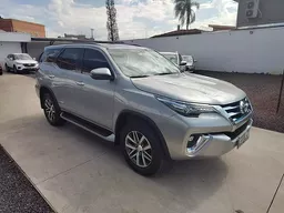Toyota Hilux SW4