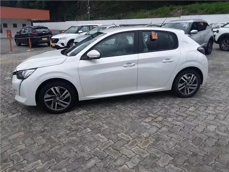 Peugeot 208 Branco 17