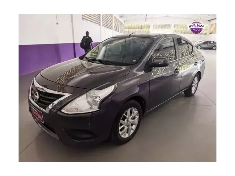 Nissan Versa Cinza 8