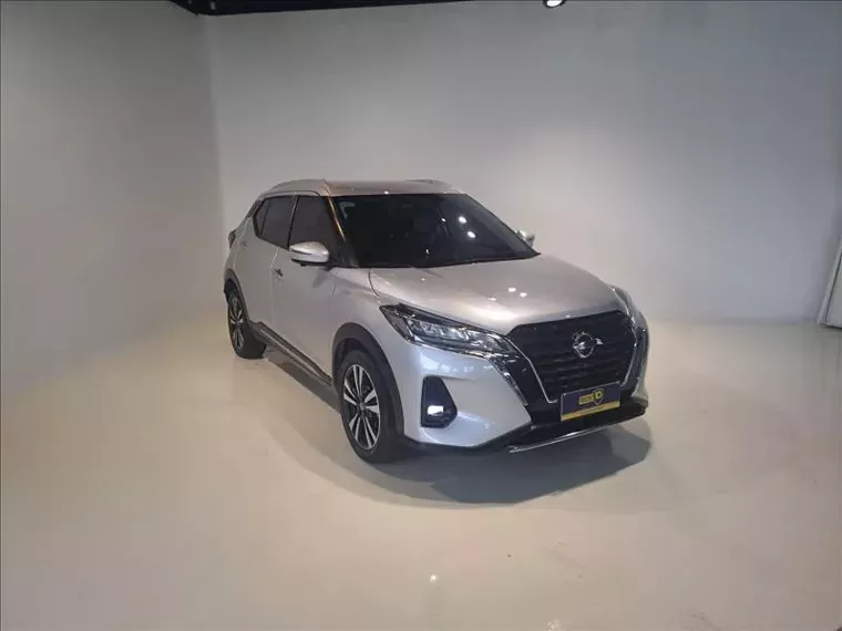 Nissan Kicks Prata 1