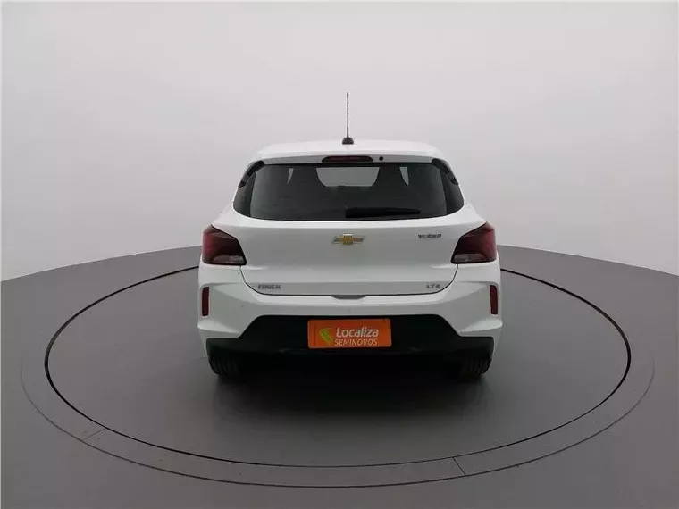 Chevrolet Onix Branco 8