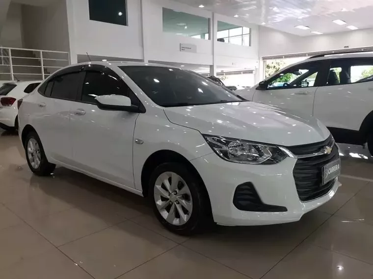 Chevrolet Onix Branco 7