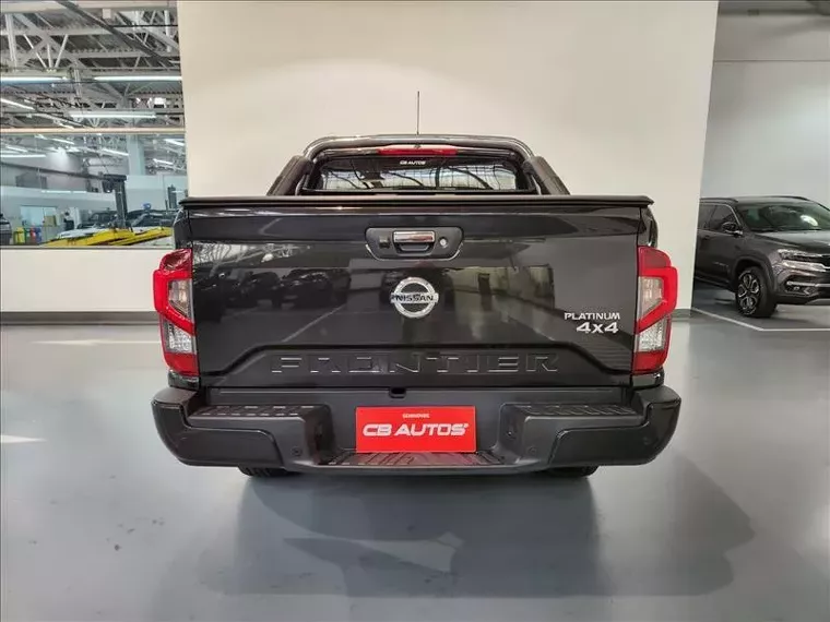 Nissan Frontier Preto 2